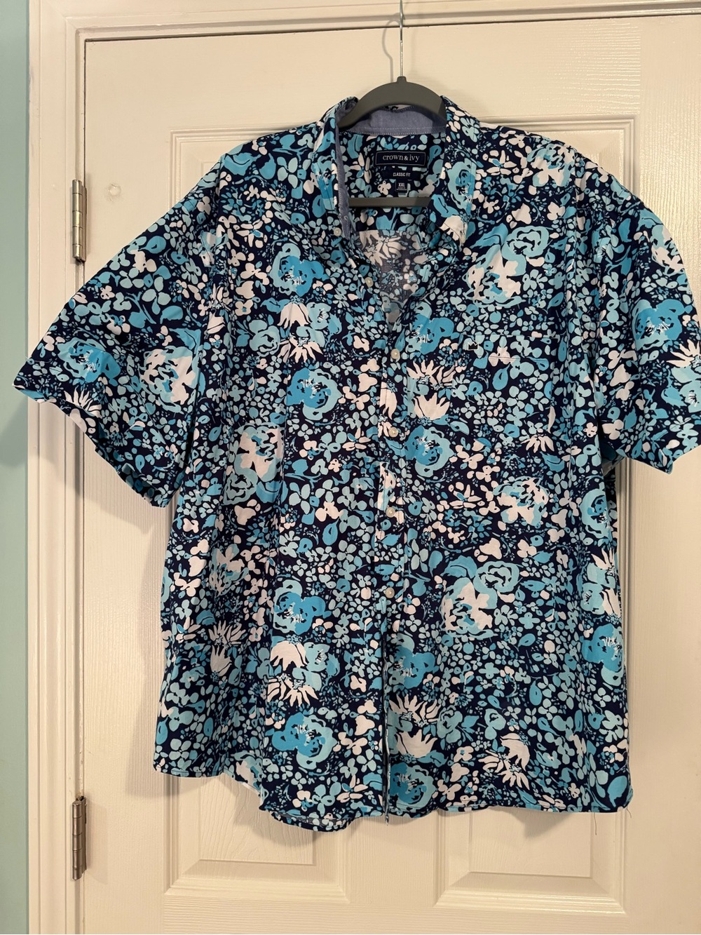 crown & ivy Blue Floral Short-Sleeve Button-Down Shirt